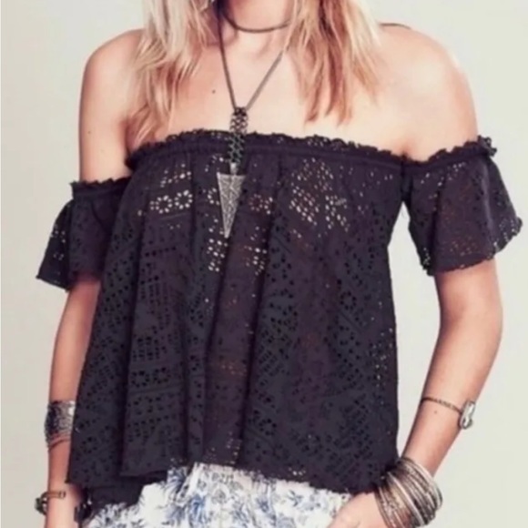 Free People Beach Free To Be Off The Shoulder Black Eyelet Top Women's Large - Picture 1 of 4